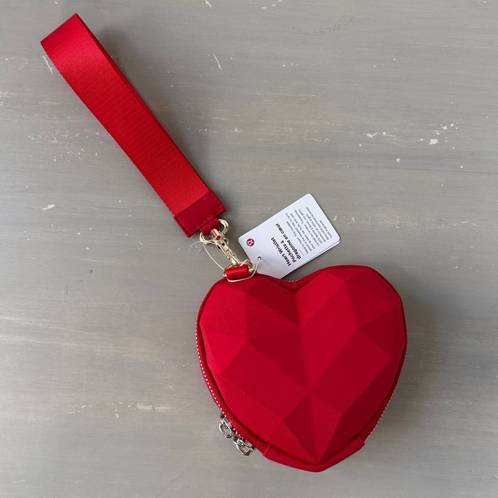 NWT Lululemon Heart Wristlet Bag Oxford Red - Picture 6 of 10